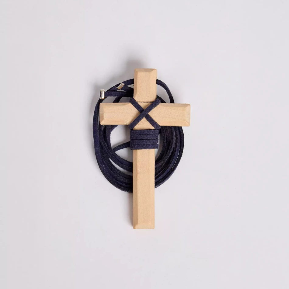 COLECCION-OTOÑO_INVIERNO-2025_0001s_0002_CRUZ MADERA ANTELINA AZUL