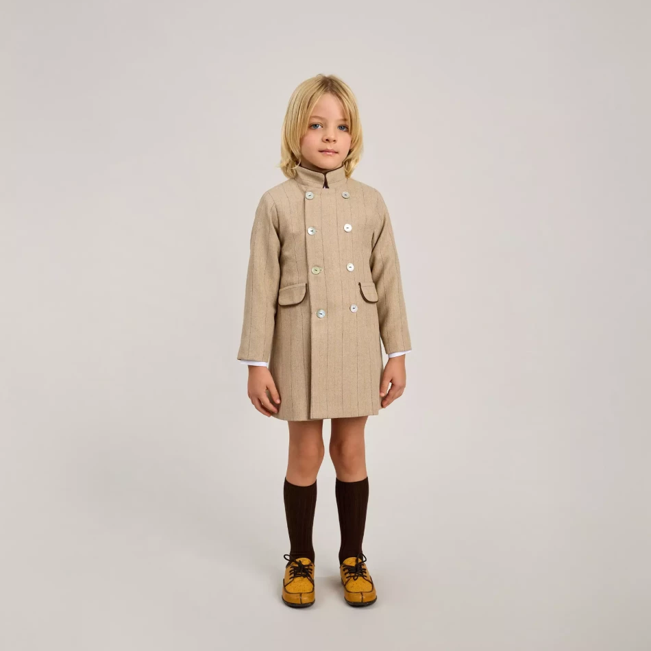 COLECCION-OTOÑO_INVIERNO-2025_0013s_0002_ZERMATT 19 ABRIGO DOBLE ABOTONADURA MARRON_1