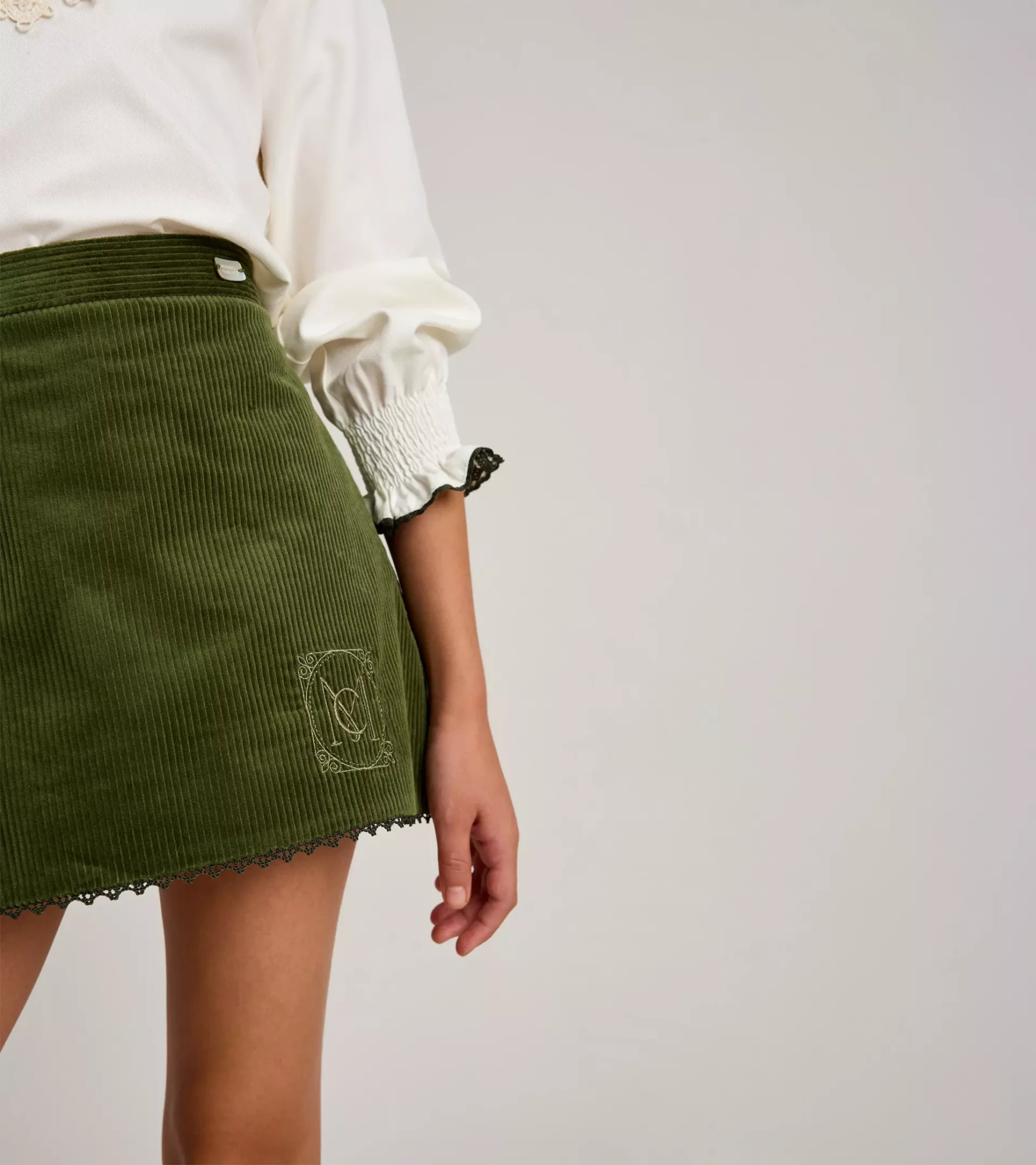 COLECCION-OTOÑO_INVIERNO-2025_0029s_0000_ASPEN 06 RECTA PANA