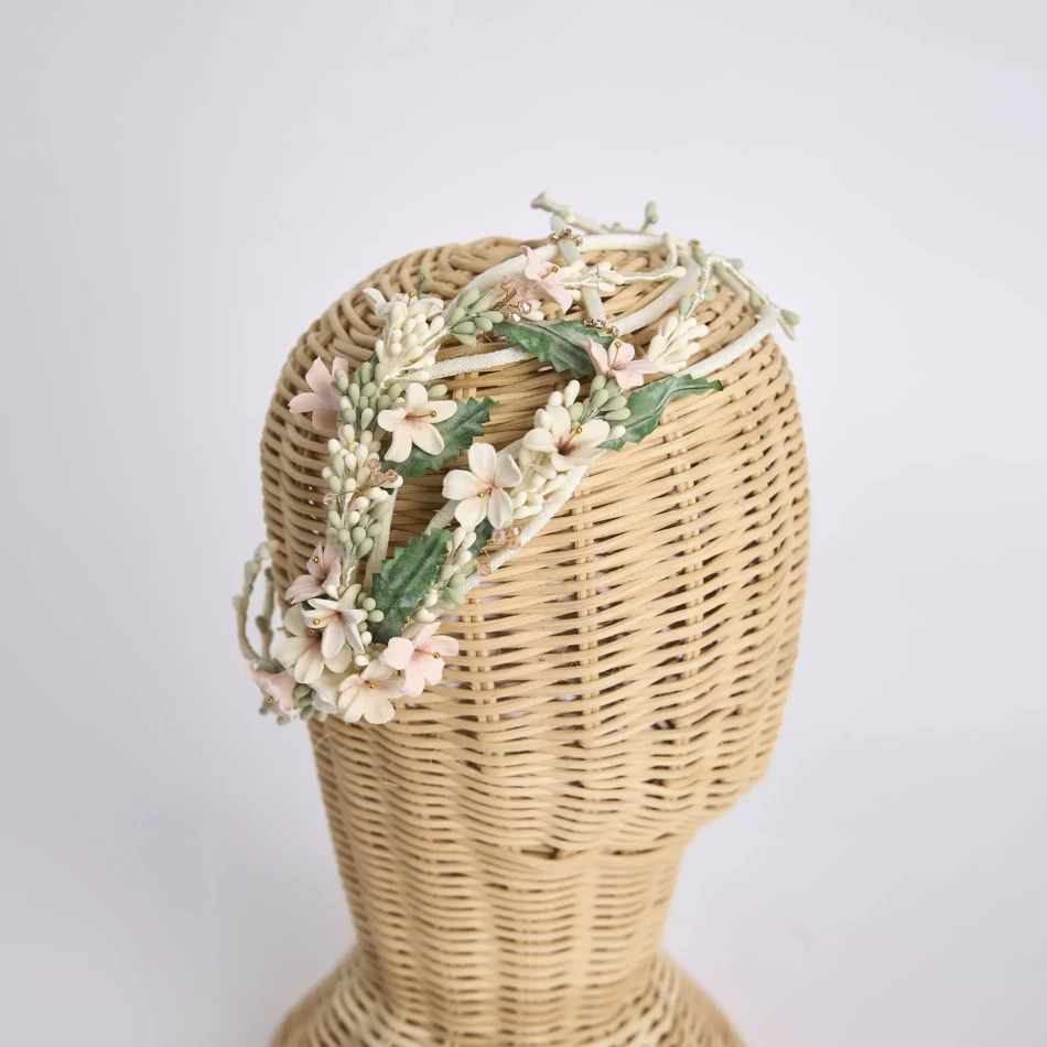 PLANTILLA-MC-PRODUCTOS-960_0000s_0000_OLIVIA 1_0000s_0013_TIARA-DIADEMA-ALMA-2